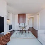 Boutique Rentals- Bliss By The Sea Apt- Ocean Views In Foz Apartman Porto