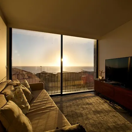 Apartment Boutique Rentals- Bliss By The Sea Apt- Ocean Views In Foz Porto