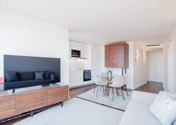 Boutique Rentals- Bliss By The Sea Apt- Ocean Views In Foz * פורטו