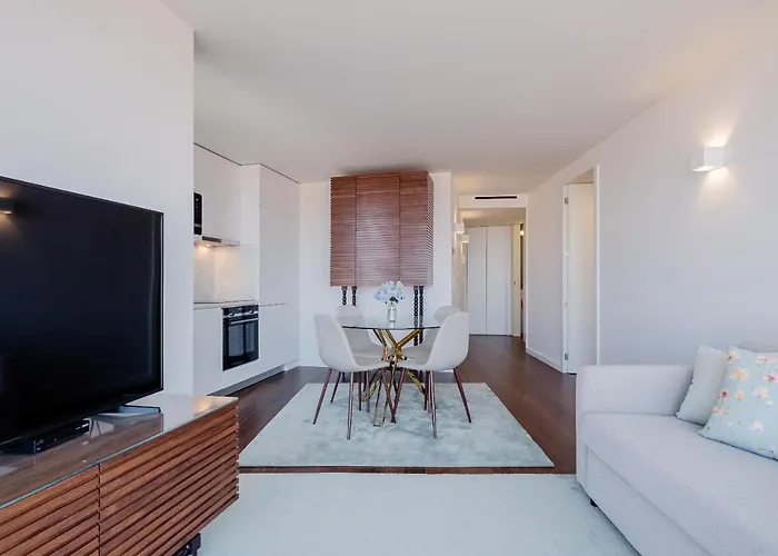 Boutique Rentals- Bliss By The Sea Apt- Ocean Views In Foz דירה פורטו