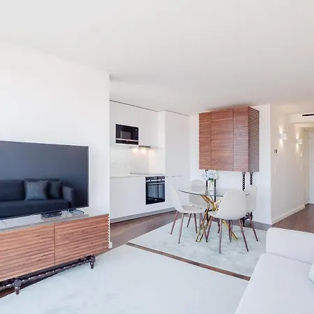 Boutique Rentals- Bliss By The Sea Apt- Ocean Views In Foz * Oporto