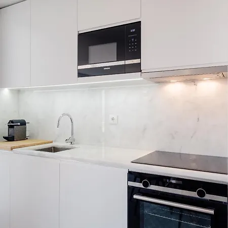 Boutique Rentals- Bliss By The Sea Apt- Ocean Views In Foz * بورتو